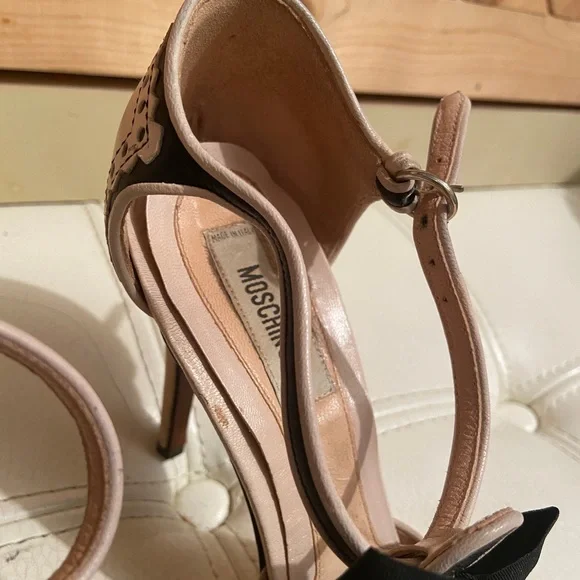 Moschino Peep Toe Bow Pump - Picture 4 of 7